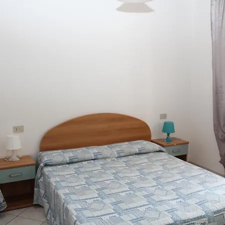 Isidora 01 *